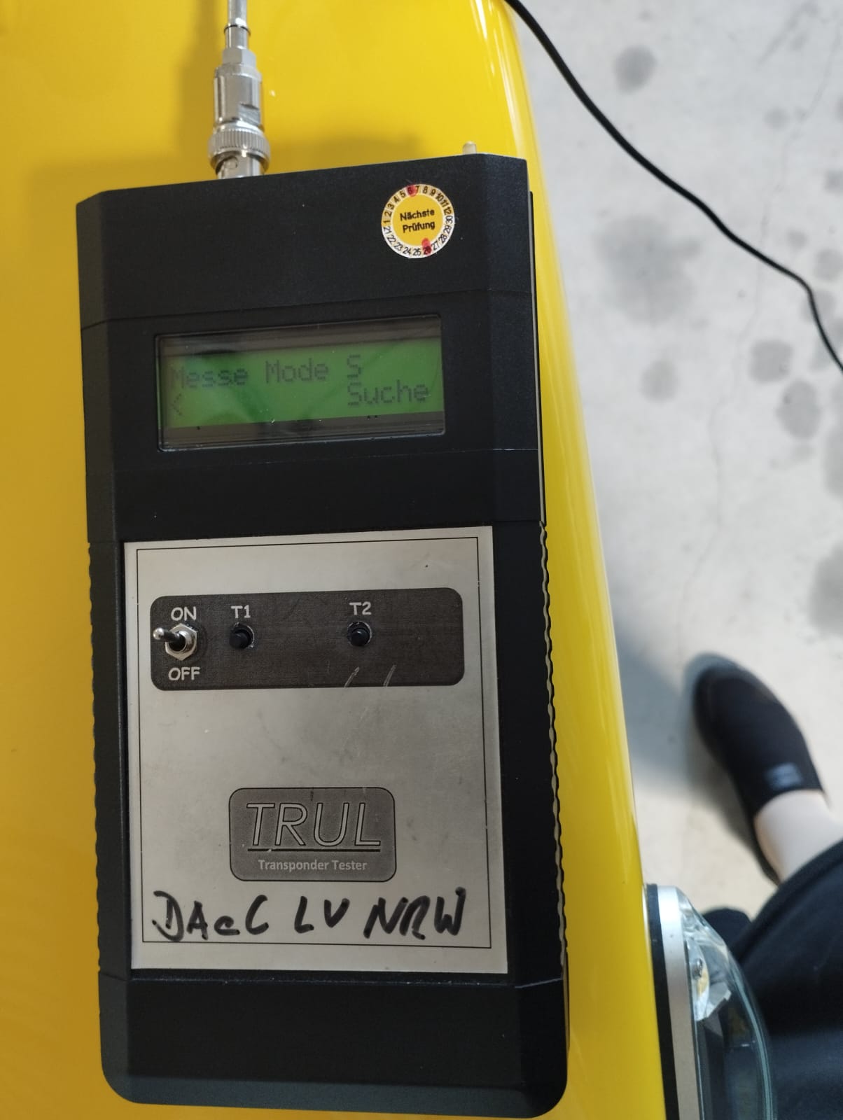 Transponder-Prüfgerät auf einem Flugzeug