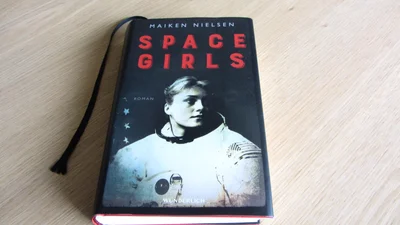 Maiken Nielsen: Space Girls"